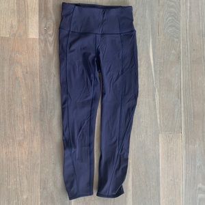 Lulu lemon 21” navy tights. Not sure of exact name/style. Excellent condition.